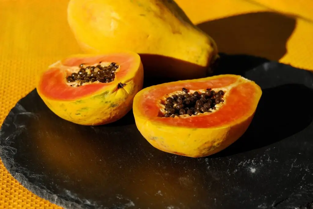 Imagen correspondiente al post "cómo se come la papaya" de Frutas Olivar