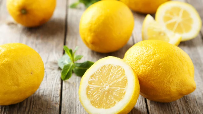 El limón es una fruta